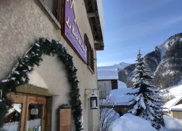 L'entrée de l'hôtel et du restaurant