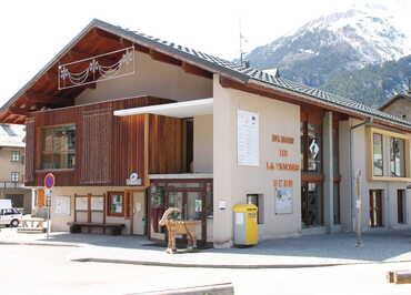 Le bureau d'information touristique dans la maison de la Vanoise