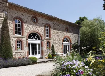 Les calèches Gîte Rieussequel Saint Amans Soult
