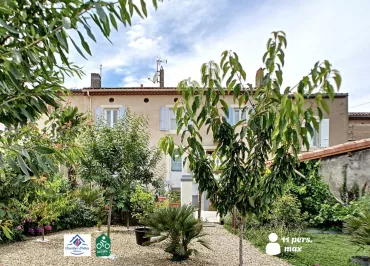 Maison de ville au pied de la Montagne Noire