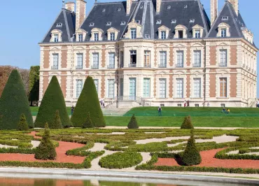 Extérieur et broderies