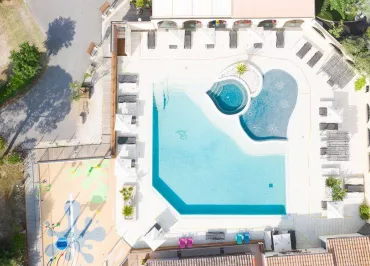 Camping Neptune au Grau d'Agde - Piscine vue aérienne