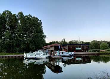 Locaboat Holidays - Location de bateaux et Port