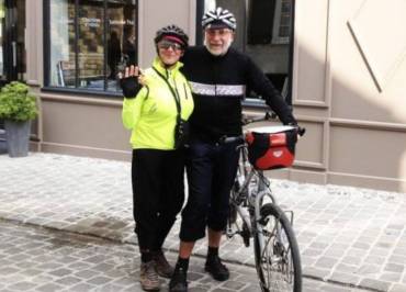 AU VÉLOCIPÈDE
