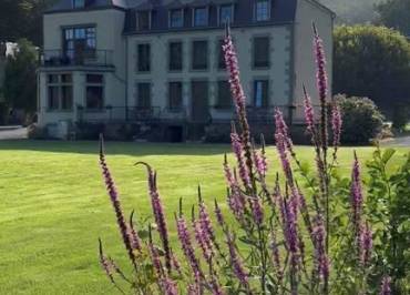 Domaine château du Risdoux : le château (16 à 20 personnes)