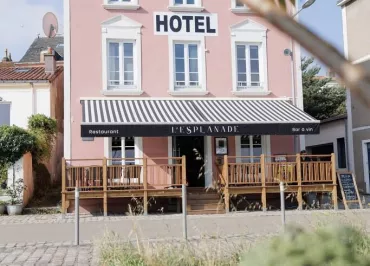 L'ESPLANADE HÔTEL · RESTAURANT · BAR A VIN