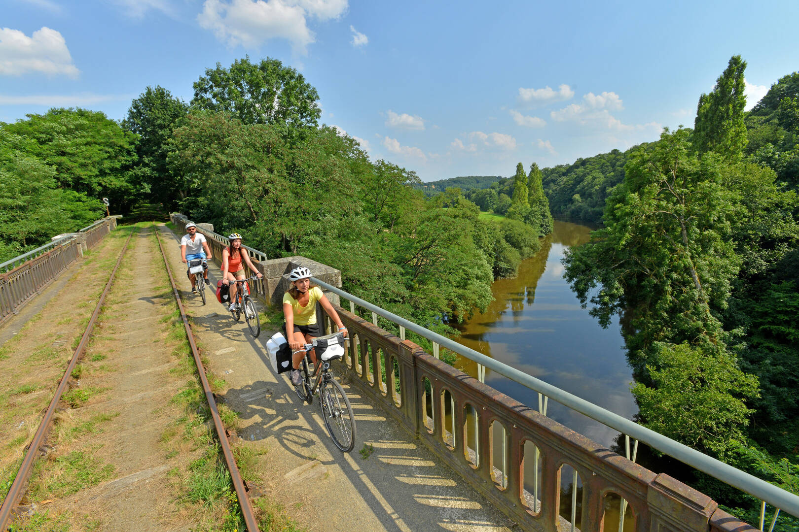 La V lo Francette Normandy Atlantic by bike Domfront Mayenne