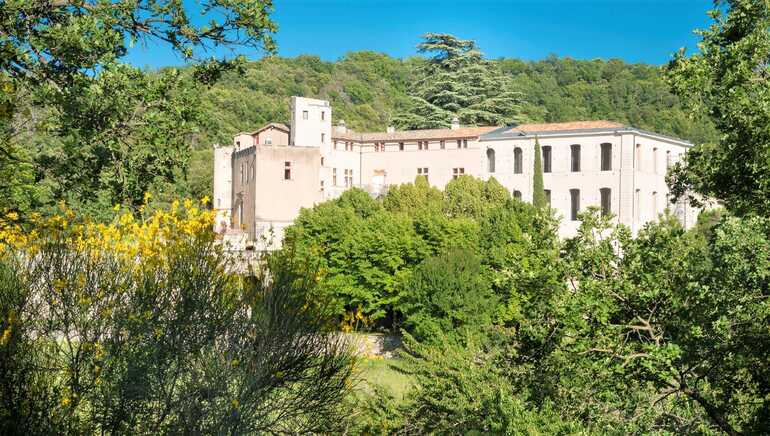 Chateau De Lenvironnement Vacances Leo Lagrange Buoux Photos