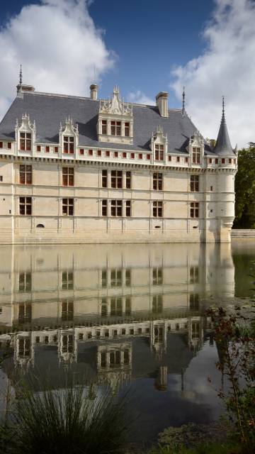 French Chateaux By Bike