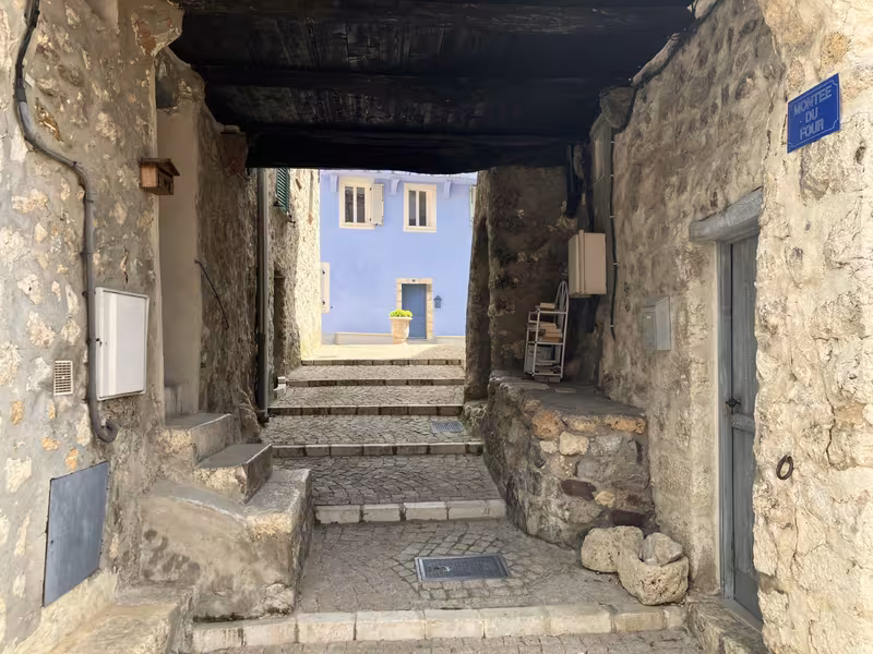 Passage à Bouyon