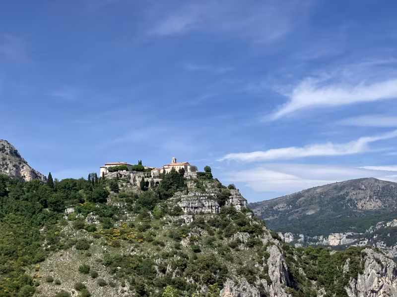 Gourdon vue depuis la D3 vers Grasse