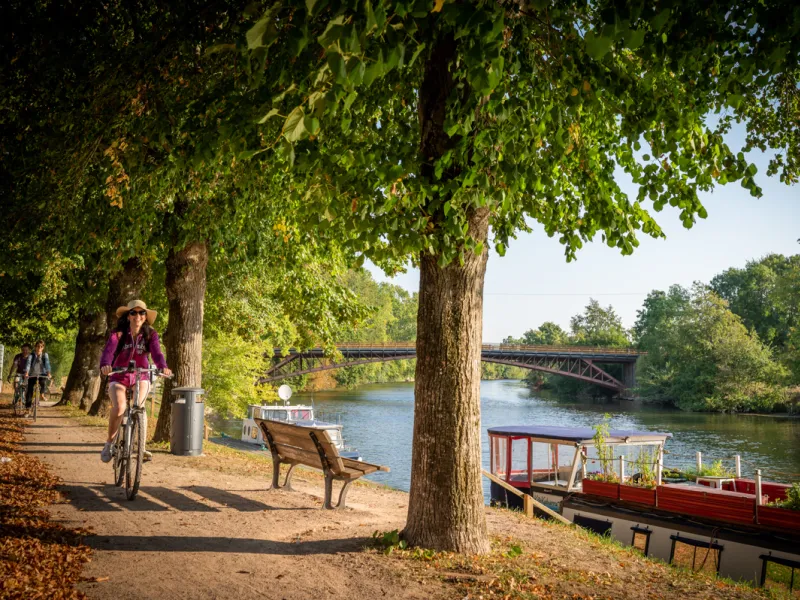 À vélo au bord de l'eau