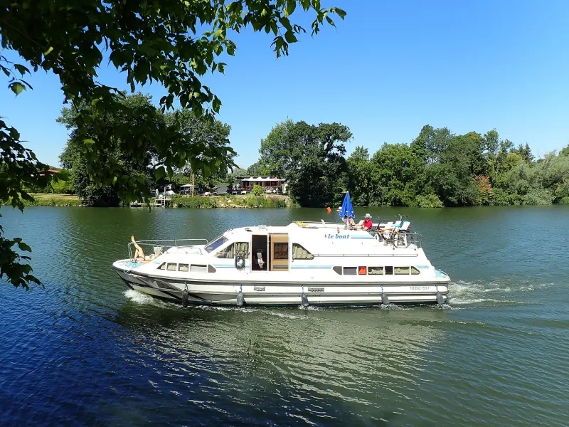 Bateau de plaisance fluviale sur la Saône