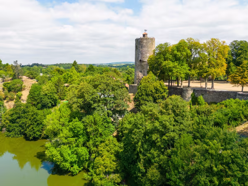 La Tour Mélusine à Vouvant au-dessus de La Mère
