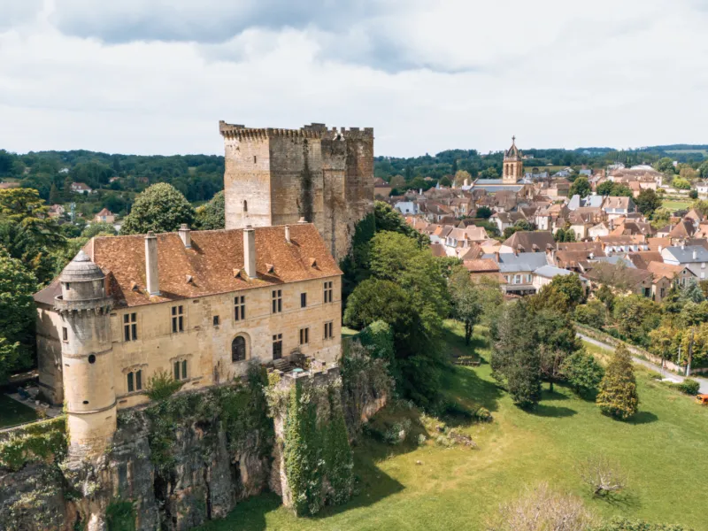 Vue aérienne du Château d'Excideuil - La Flow Vélo