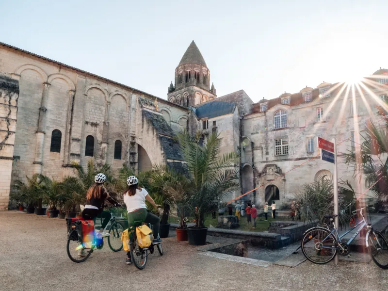 Découverte de Saintes sur La Flow Vélo