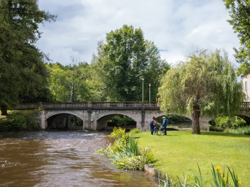Pause à St-Pardoux-la-Rivière sur La Flow Vélo
