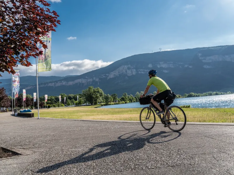 Cycliste à Montalieu Vercieu