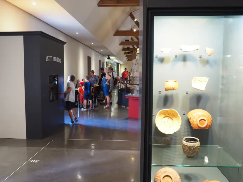 Intérieur du musée de la céramique à Lezoux