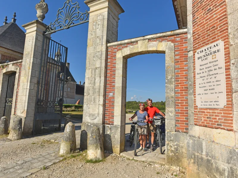 Entrée du château de La Bussière