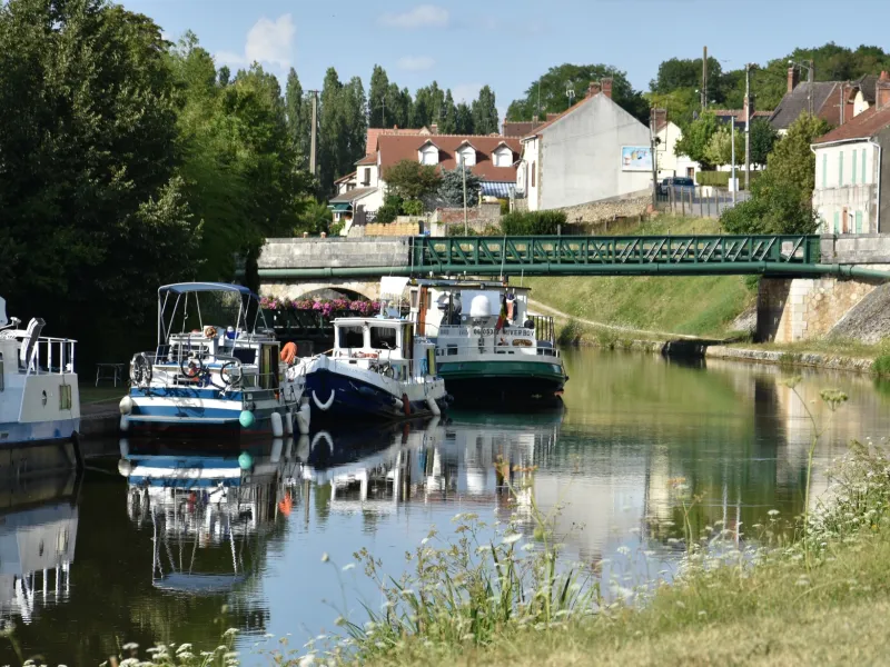 Ouzouer sur Trézée et sa halte nautique