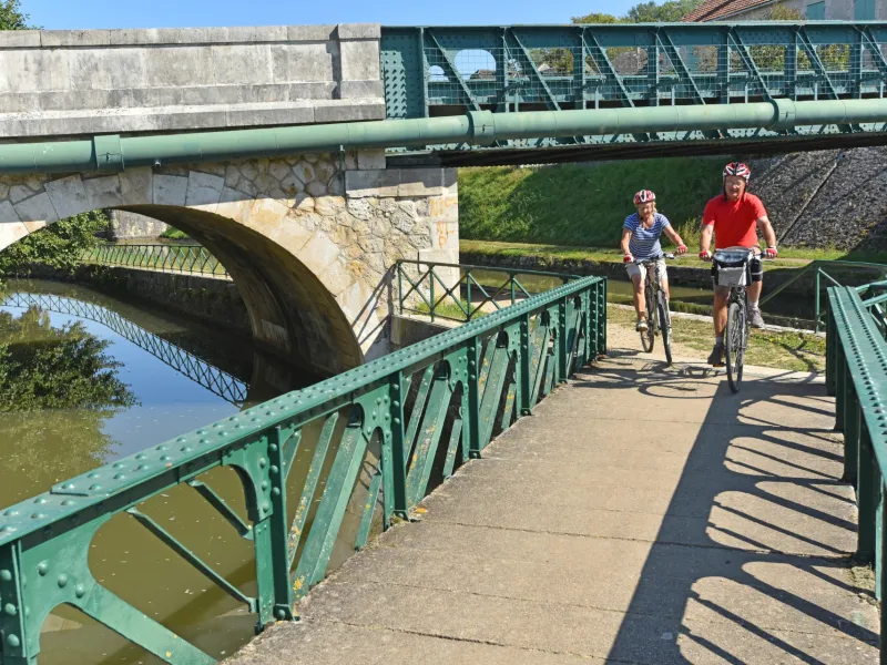 Le long du canal à vélo à Ouzouer-sur-Trézée