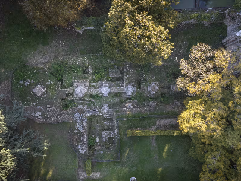 Ruines à Nanteuil en Vallée