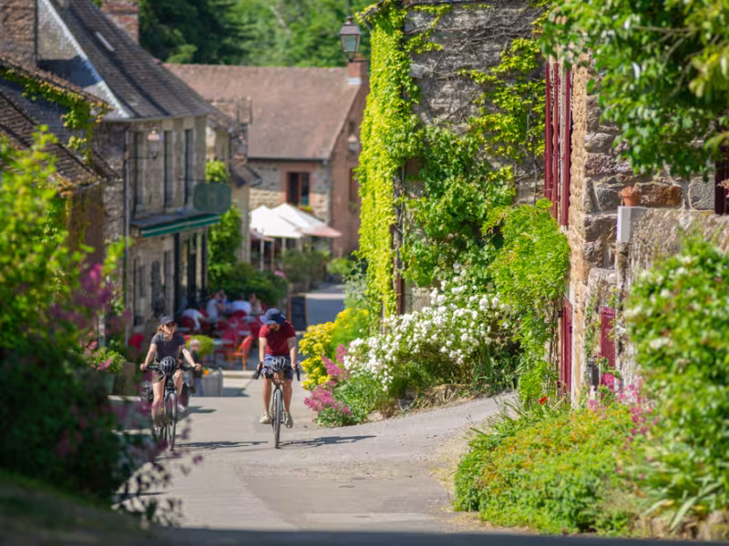 Cyclistes à Saint-Céneri-le-Gérei