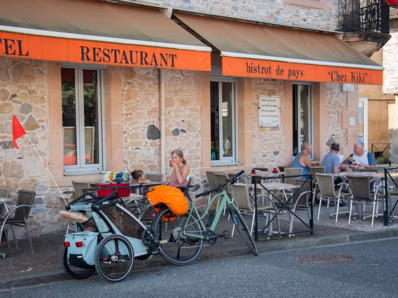 Pause en terrasse à Saint-Martory - La Vélosud