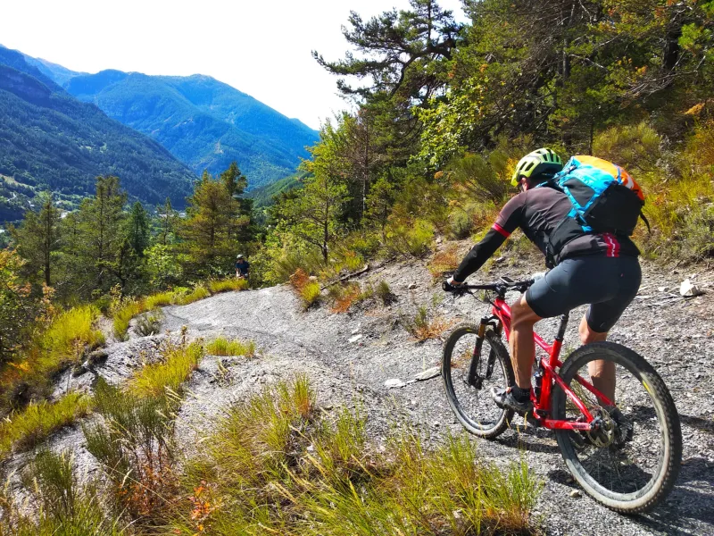 Sentier rocher sur la Grande Traversée VTT TransVerdon