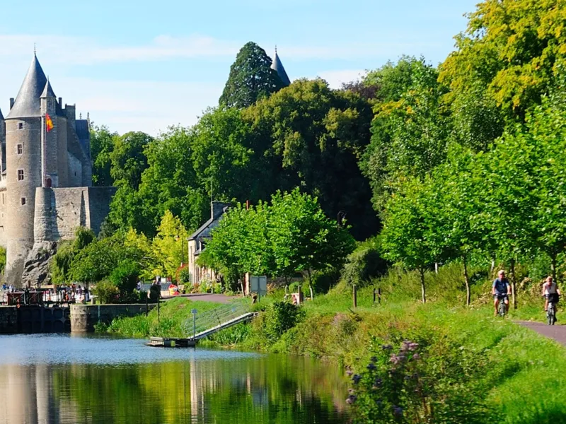 Vélo sur le canal de Nantes à Brest