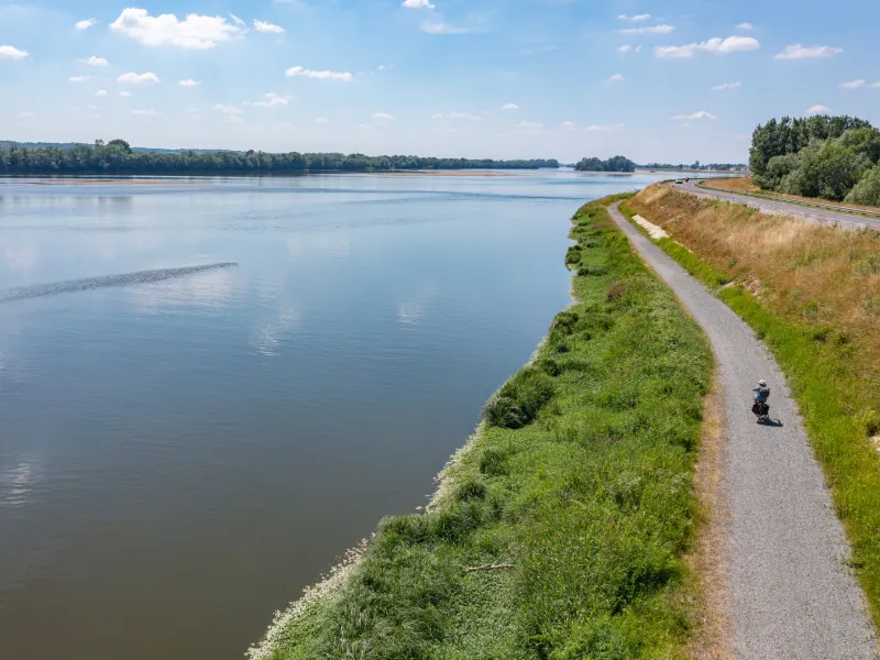 Cycliste sur les bords de Loire