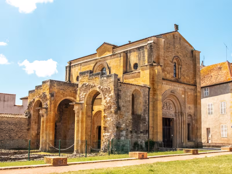 Abbaye bénédictine de Charlieu