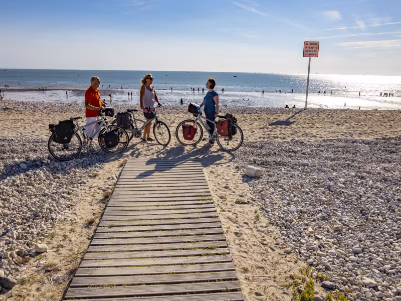 Fin de La Seine à Vélo sur la plage du Havre