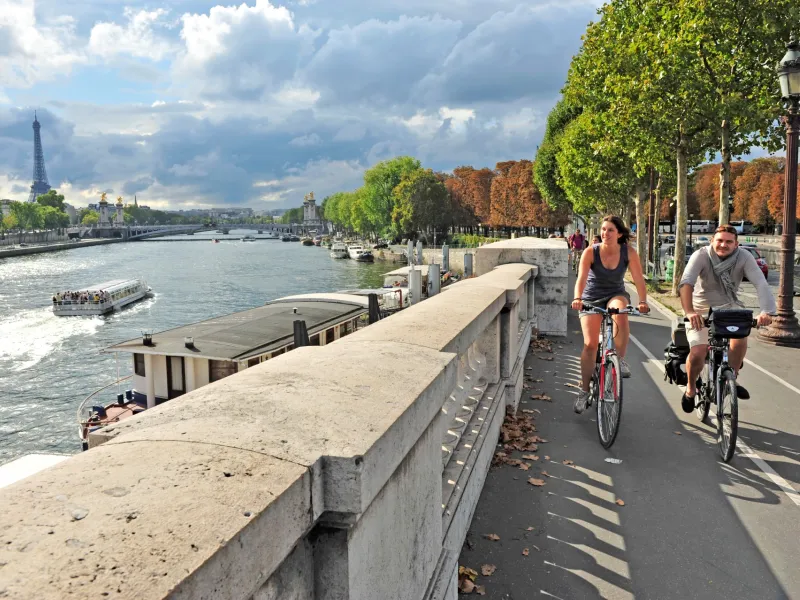 Departure from Avenue Verte in Paris