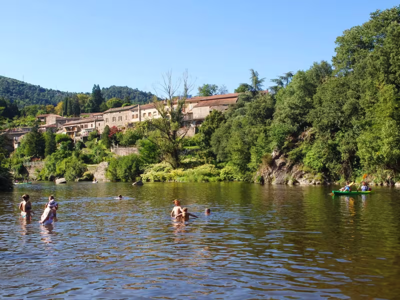 Baignade à la plage de Théoule