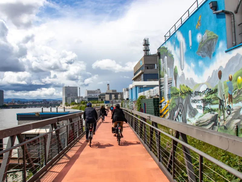 Les quais sur le Rhin à Bâle