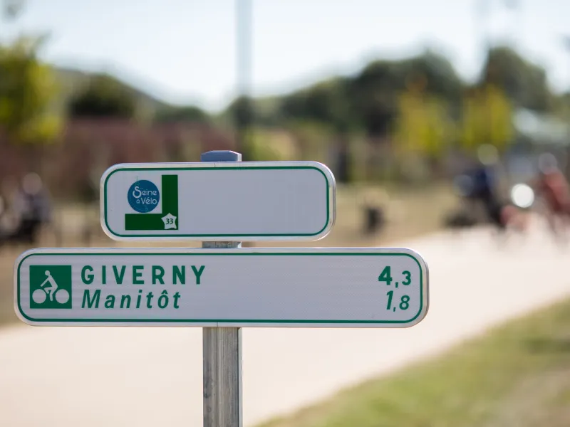 Panneau de signalisation vélo La Seine à Vélo à Giverny