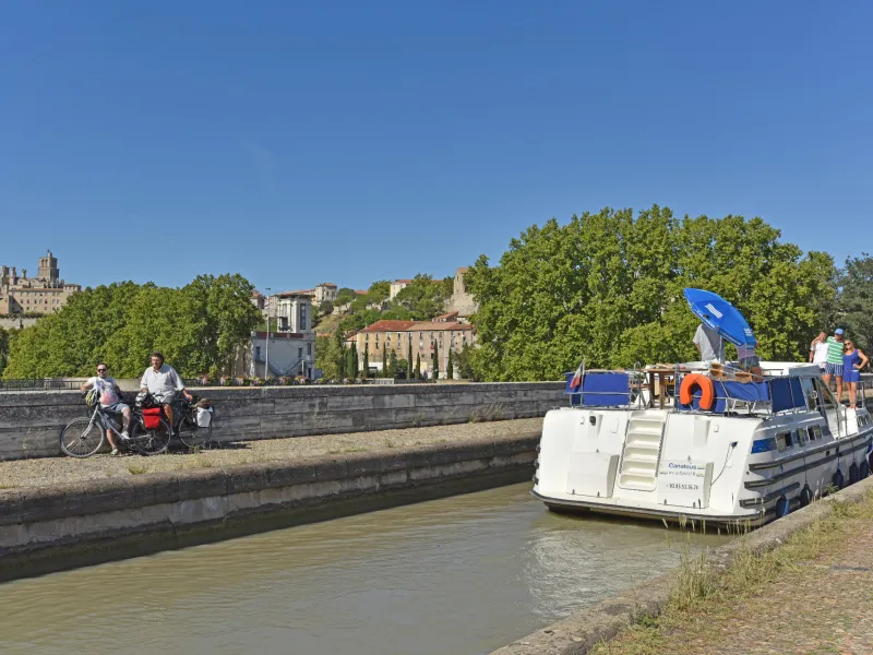 Béziers depuis le pont canal