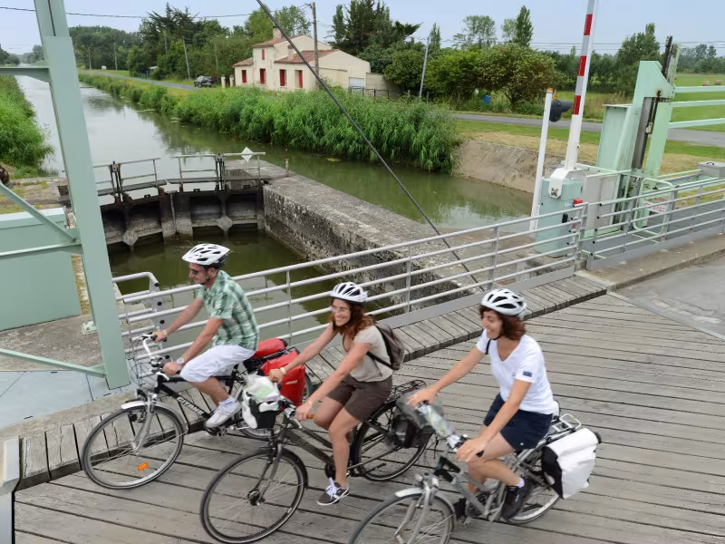 Bazoin à vélo sur La Vélo Francette