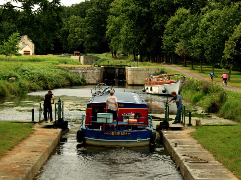 Hilvern sharing station on the Nantes to Brest Canal