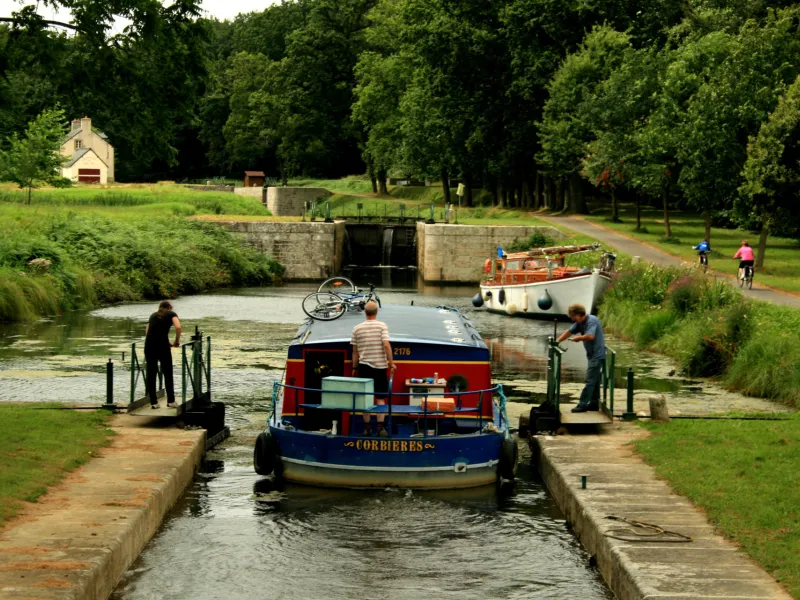 Hilvern sharing station on the Nantes to Brest Canal