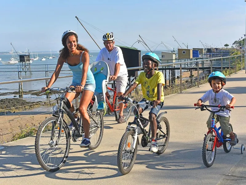 Seaside in Saint-Nazaire by bike with the whole family