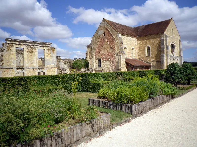 Abbaye de Fontmorigny à Menetou Couture