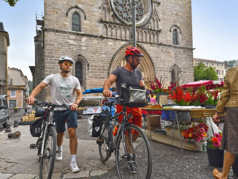 Cyclistes au marché de Cahors