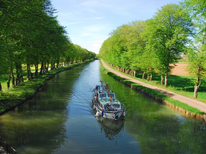 Canal entre Champagne et Bourgogne près de Cusey
