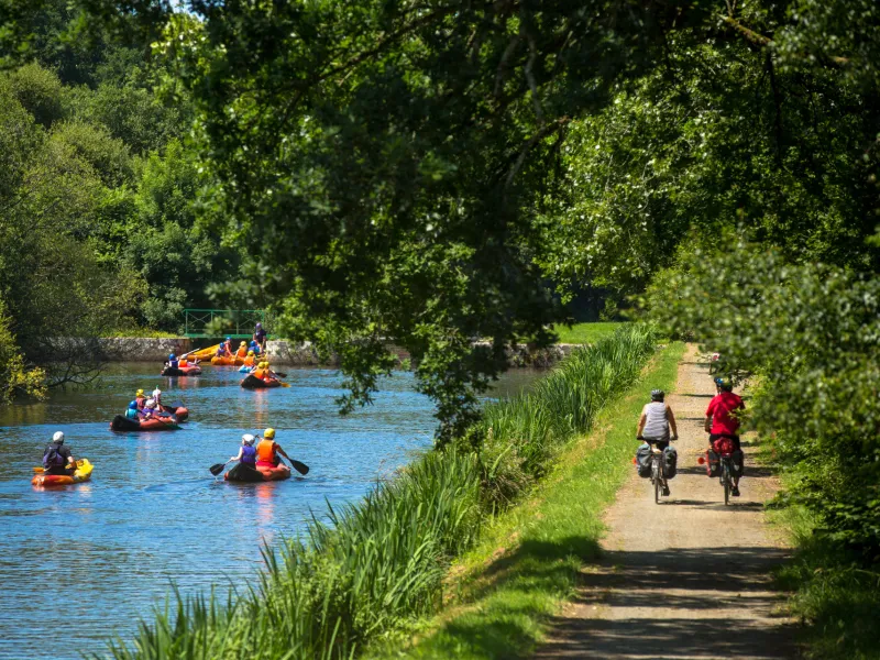 Kayaks and bicycles on the Canal de Nantes in Brest
