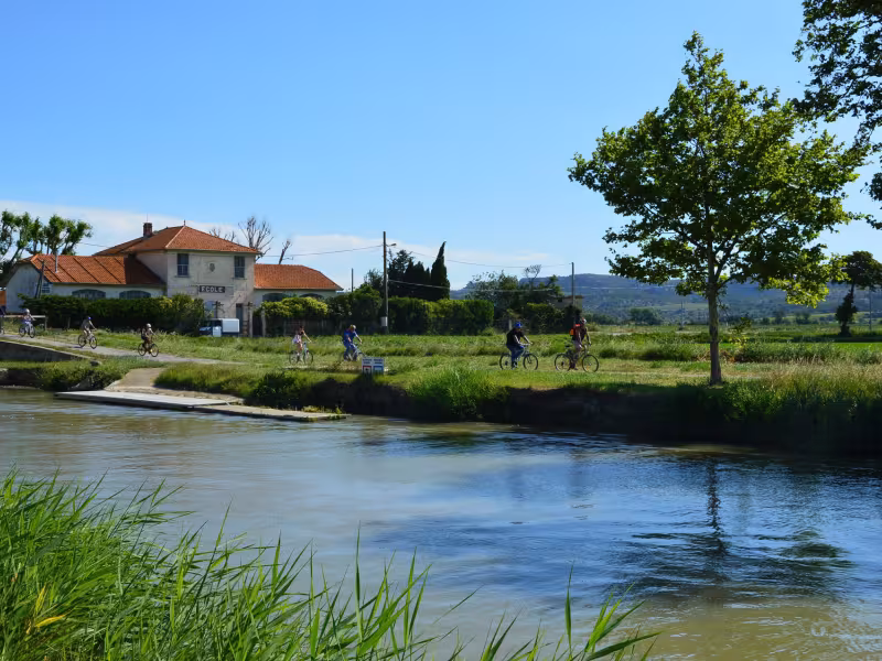 Le canal de la Robine à vélo