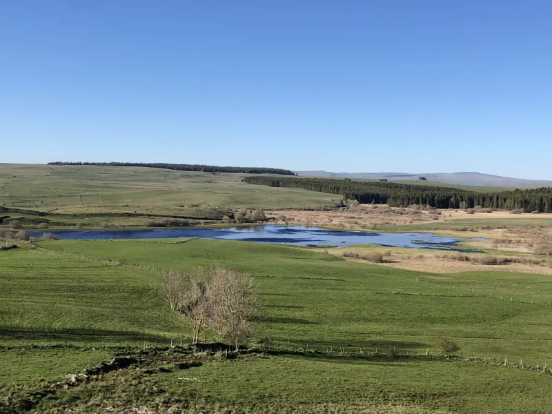 Lac sur le Cézallier - Grande Traversée du Volcan à vélo 