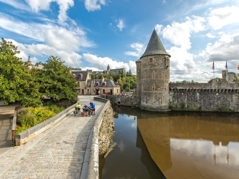 Château de Fougères et douve